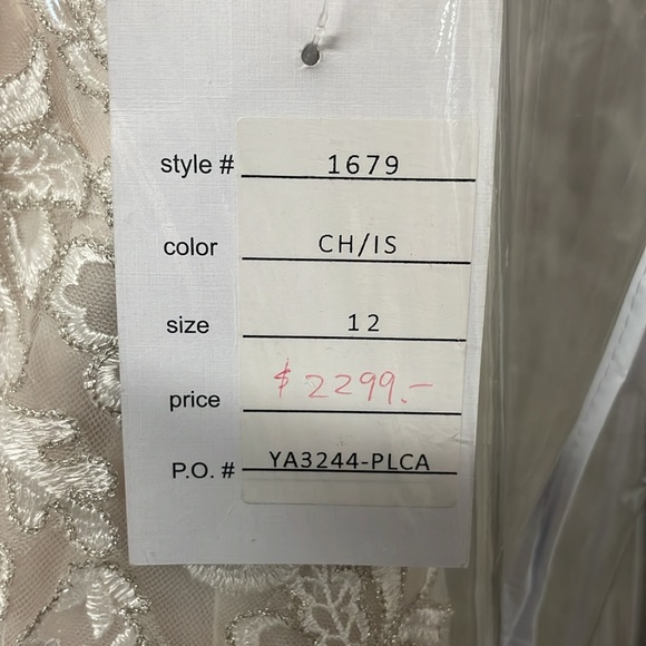 Kenneth Winston wedding dress - Picture 5 of 15